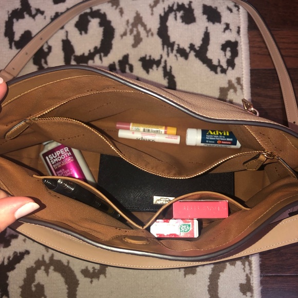 Almost new coach tote! 👜 - Picture 4 of 6